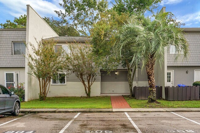 Foto del edificio - Spacious, Newly Renovated Villa Overlookin...