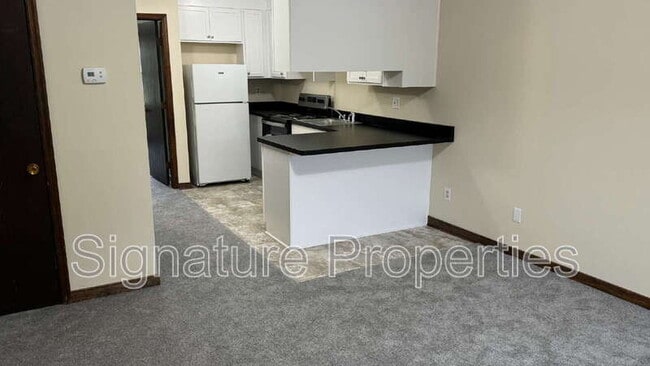 Building Photo - 211 Newbridge Rd