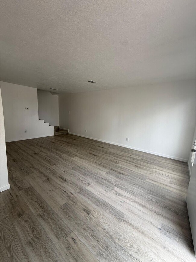 Foto del edificio - 6095 Fairmeadow Dr