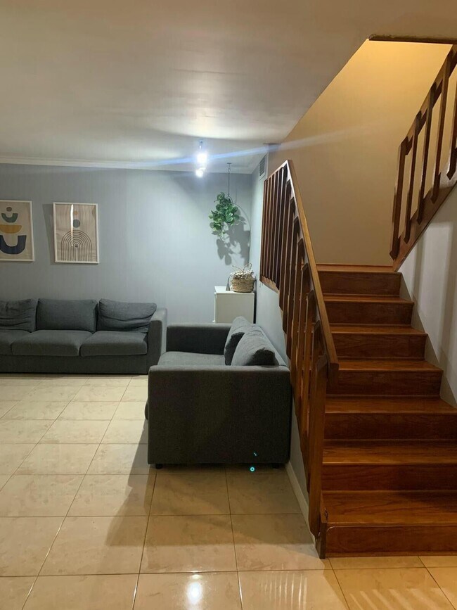 Foto del edificio - 109 Woodland Rd