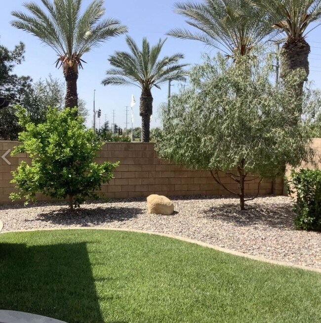 Foto del edificio - Gorgeous 4 Bed/ 3 Bath Home At End Of A Cu...