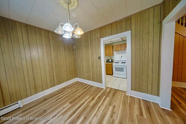 Foto del edificio - 2140 Pond Ave