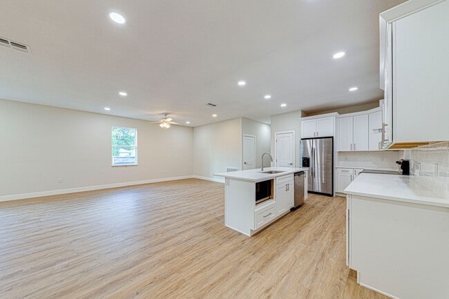Building Photo - For Rent - 231 N Pine Ave, Oviedo, FL