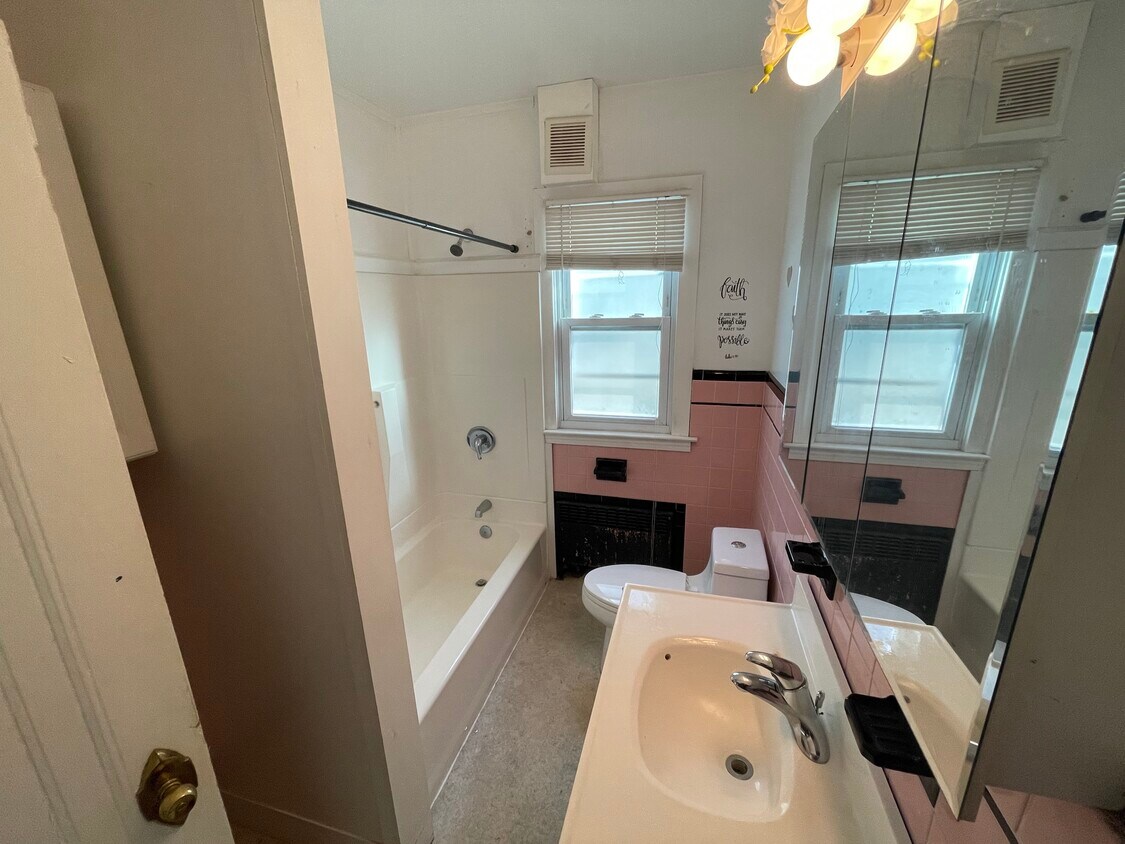 25 Gorham Ave Unit 2, Hamden, CT 06514 Apartments in Hamden, CT