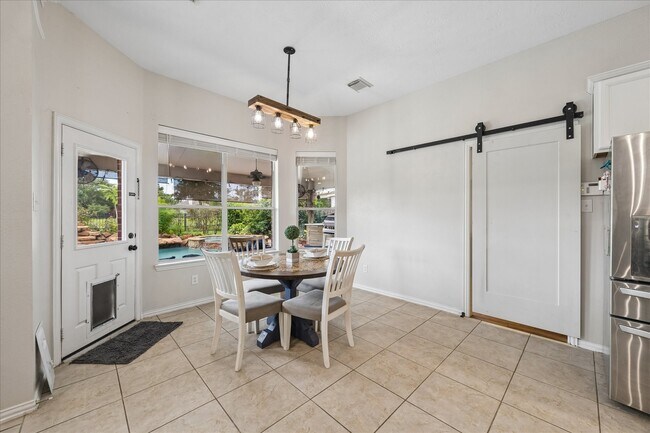 Foto del edificio - 1125 Shady Knoll Ln