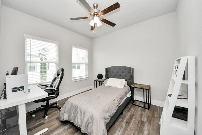 Foto del edificio - 1743 Cove Cres Ct
