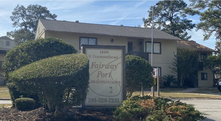 Fairway Port Condo Entrance - 15919 Golf Club Dr