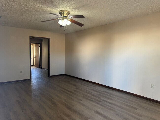 Foto del edificio - 2 Bedroom 1 Bath Duplex- Close to VSU