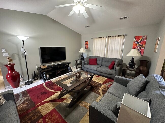 Foto del edificio - 1605 Typhoon Dr