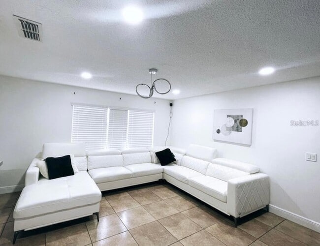 Building Photo - 11331 Cardiff Dr