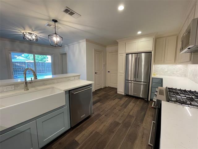 Building Photo - 5226 Pensacola Dr