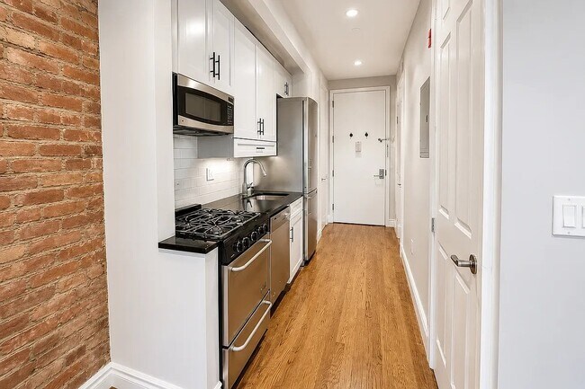 Building Photo - 248 Mott St