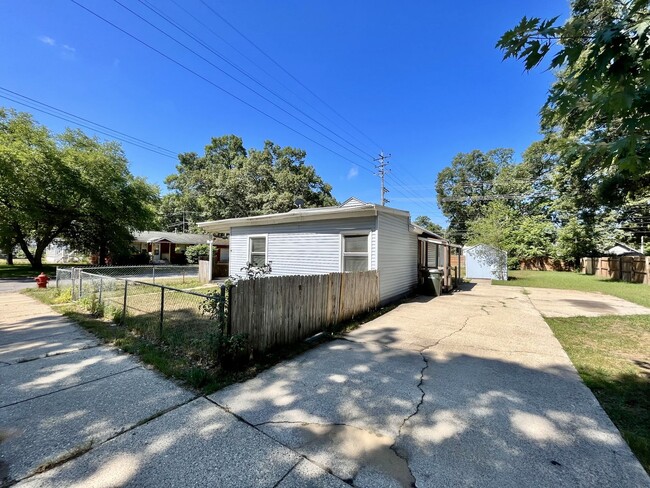 Building Photo - Two Bedroom Home in Muskegon