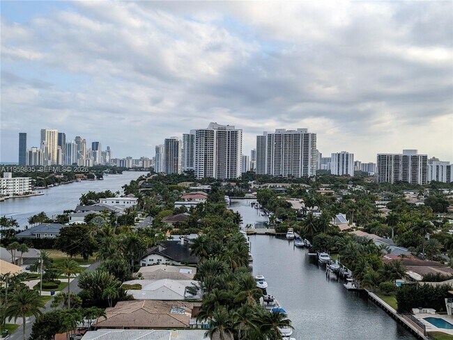 Foto del edificio - 137 Golden Isles Dr