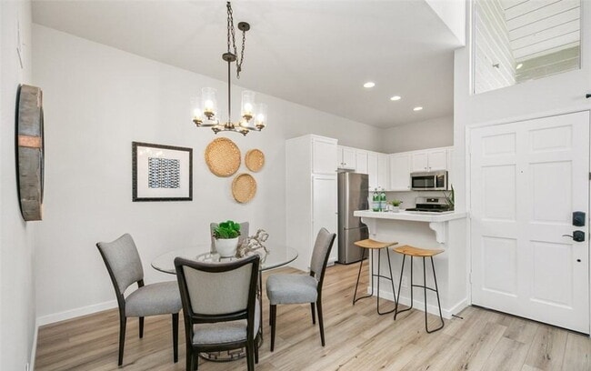 Photo - "Charming 1-Bedroom Retreat in Santa Ana!" Apartment