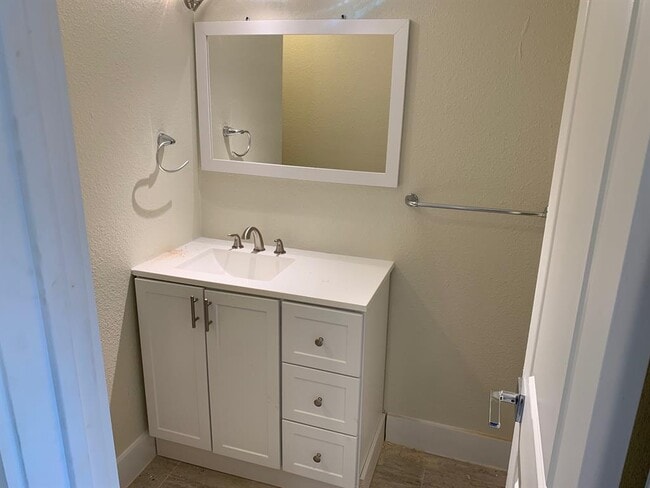 Building Photo - 1412 Vargas Rd