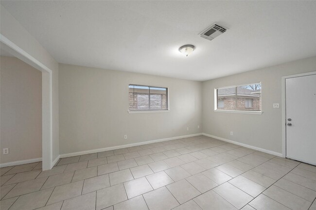 Building Photo - 904 Ellena Rd