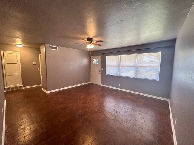 Foto del edificio - Fully Remodeled 3-bed 1-bath House Availab...