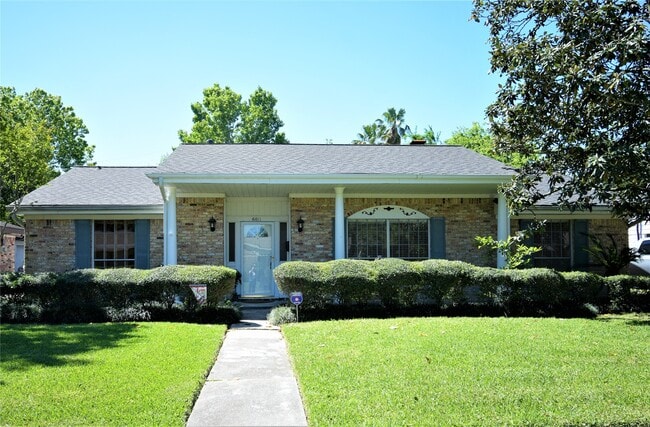 Foto del edificio - 6011 Arboles Dr