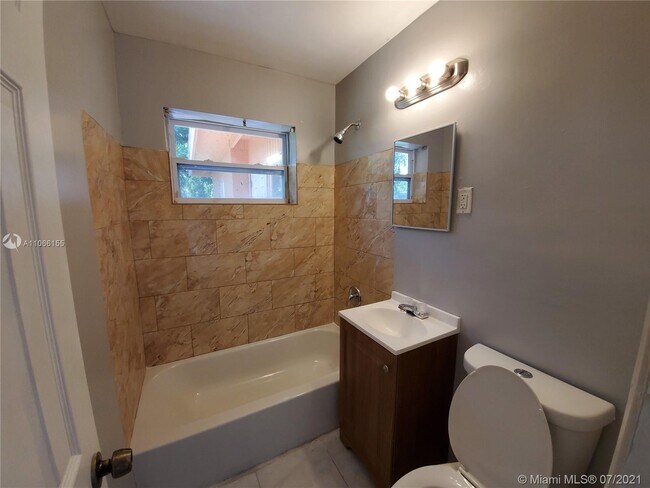 Foto del edificio - 1437 N Andrews Ave