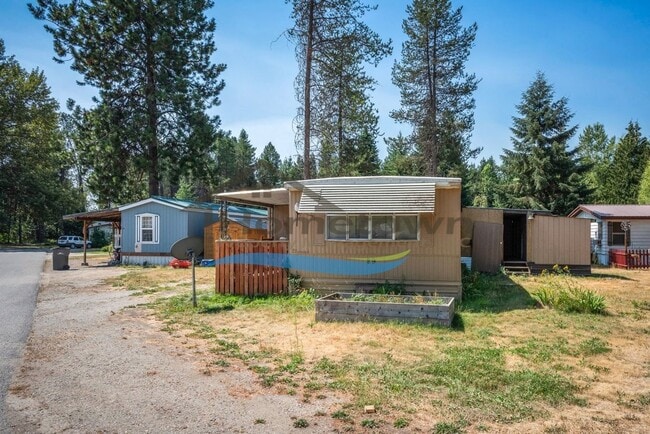 Building Photo - 2 Bedroom 1 Bath Home Available in Sagle's...