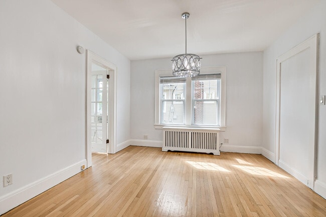 Foto del edificio - 364 Brightwood Ave