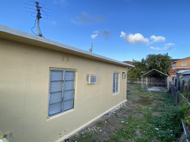Foto del edificio - 1421 E 8th Ave