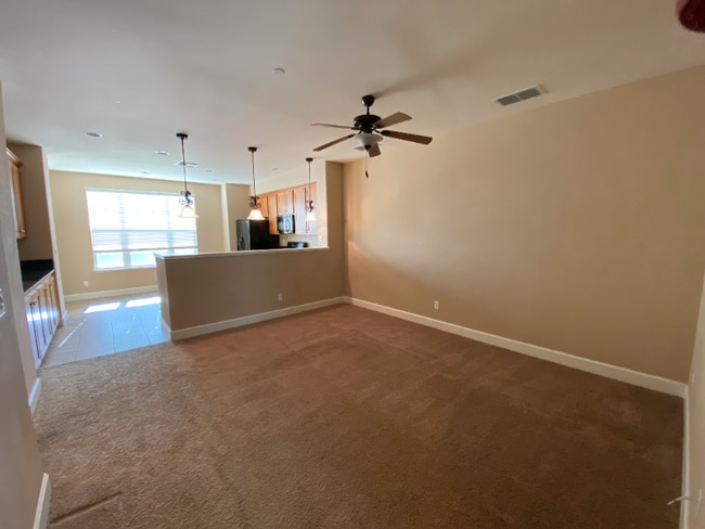 Foto del edificio - 6119 Lonetree Blvd
