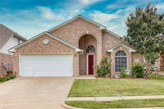 Building Photo - 8755 Sunset Trace Dr