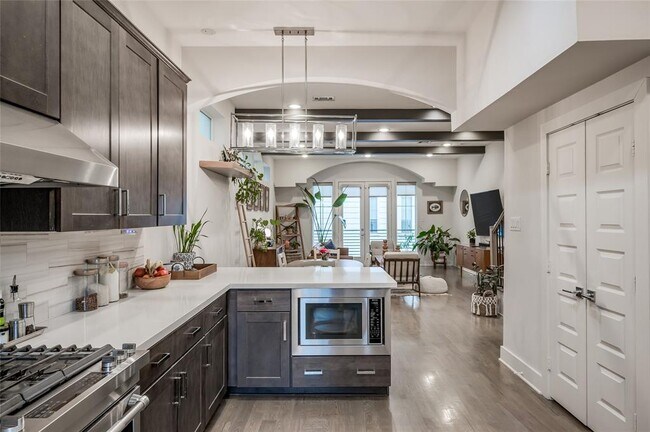 Foto del edificio - 1215 W 23rd St