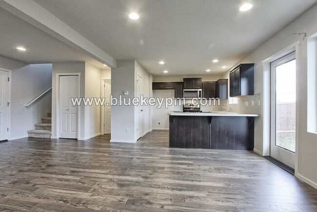 Building Photo - 4 Bed, 2.5 Baths Home in Hearthwood Neighb...