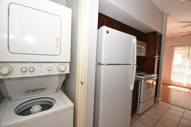 Building Photo - 6602 Harbor Town Dr