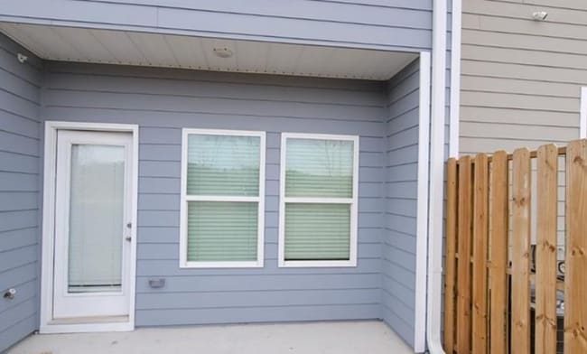 Foto del edificio - Room in Townhome on Shaffer Ct