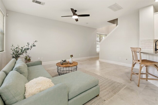 Foto del edificio - 10 Scenic Brook Ct