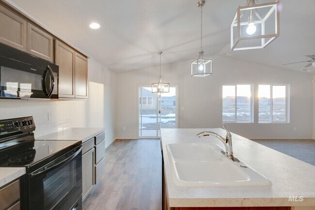 Building Photo - Lovely New Nampa Home