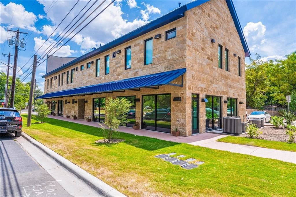Foto principal - 3523 Gonzales St