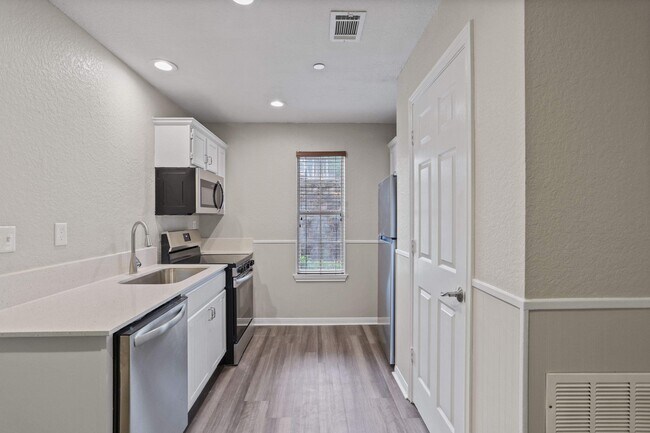 Building Photo - Residences at Piney Shores