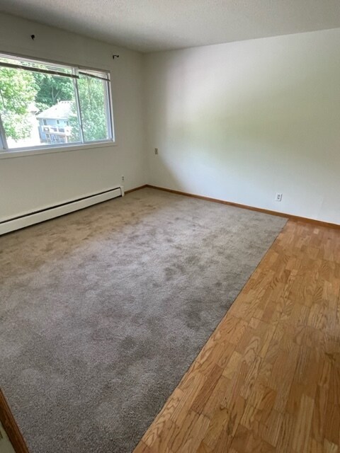 Sala de estar - 2153 Basswood Ln