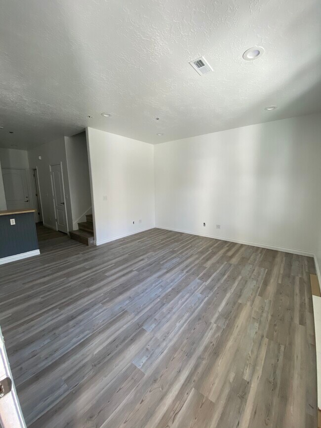 Foto del edificio - 24 S 1520 W