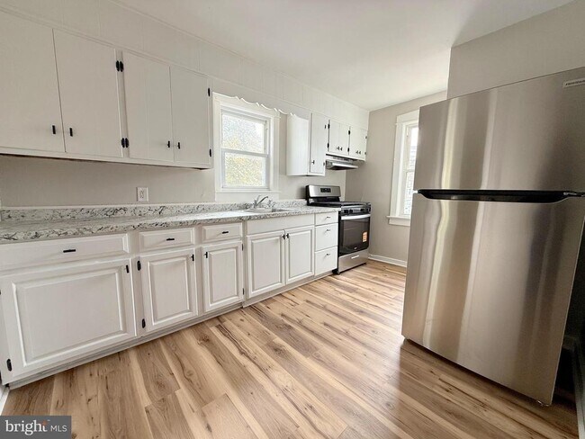 Foto del edificio - 27 N Main St