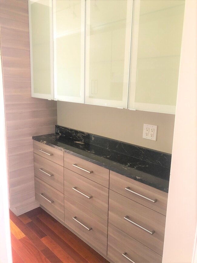 Foto del edificio - 145 Englewood Ave