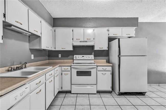 Building Photo - 1612 Leona Dr
