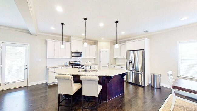 Building Photo - 5 Bedroom 3 1/2 Bath Craftsman Style Home ...