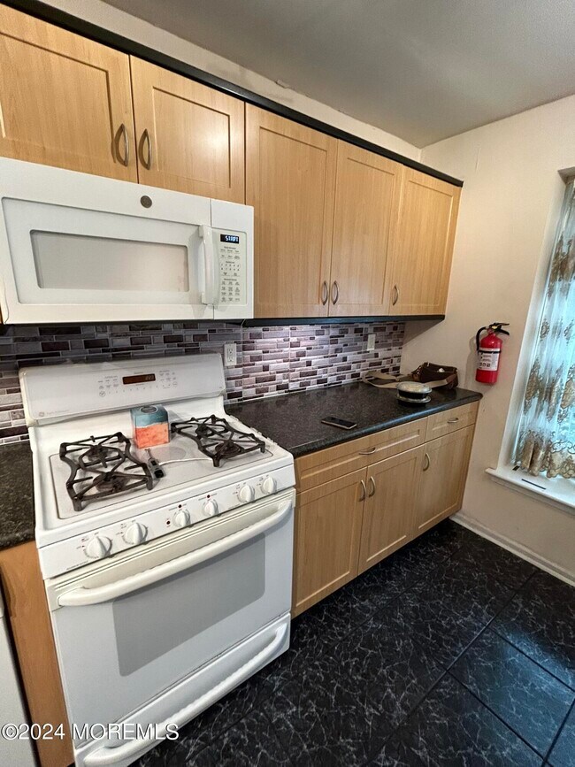 Foto del edificio - 65 Orange Dr