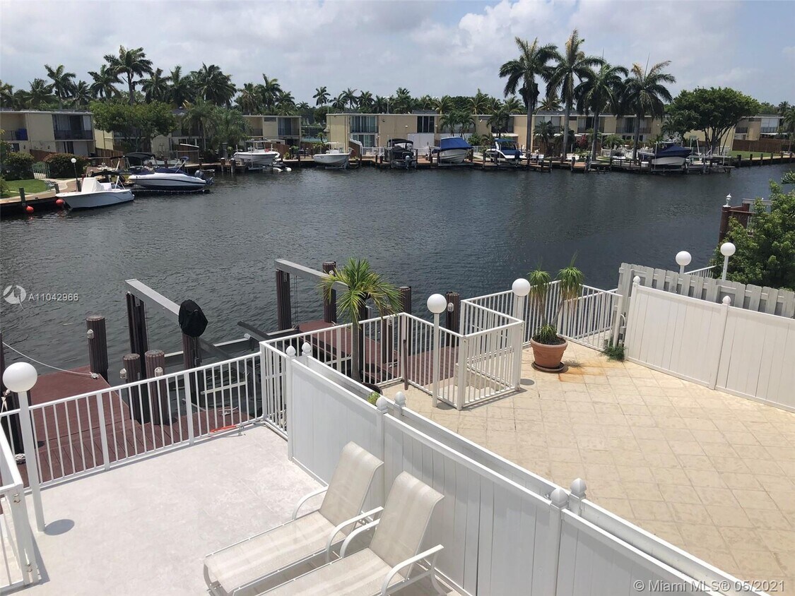 Primary Photo - 703 NE 26th Ave 703 Hallandale Beach Fl 33009