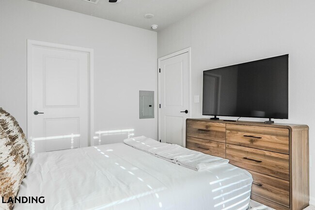 Foto del edificio - 1650 Harris Hill Rd