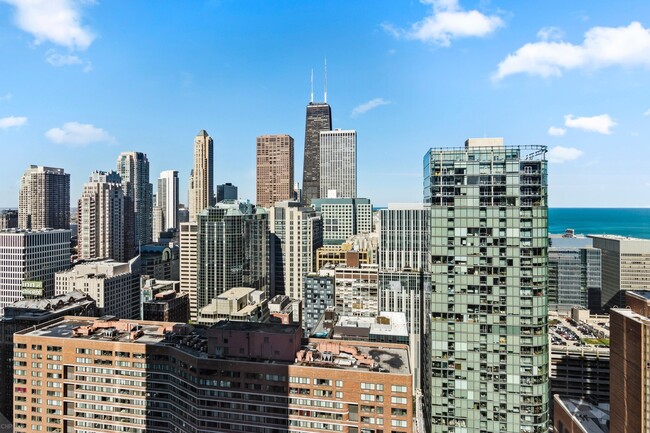 Foto del edificio - 240 E Illinois St