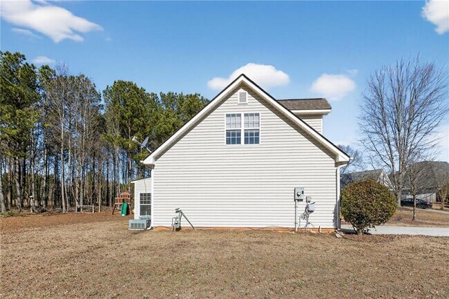 Building Photo - 1136 Mason Lee Ave SE