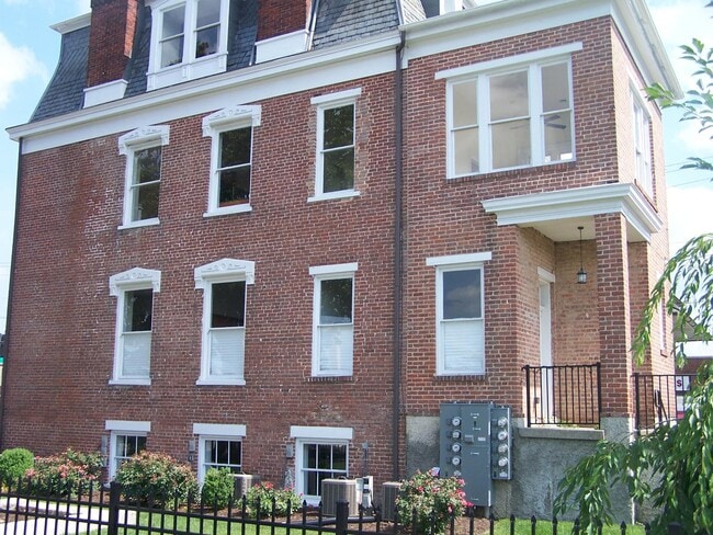 Building Photo - 32 S Adams St
