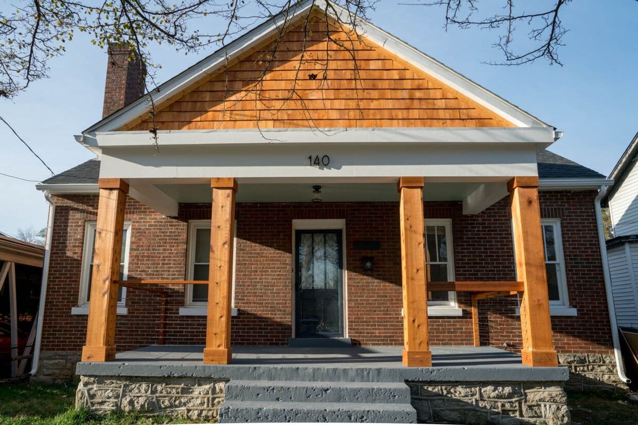 Lovely, Renovated Vintage 3 BR Home! Off-Street Parking, Covered Porch & Patio; Dogs Ok! - Lovely, Renovated Vintage 3 BR Home! Off-Street Parking, Covered Porch & Patio; Dogs Ok!